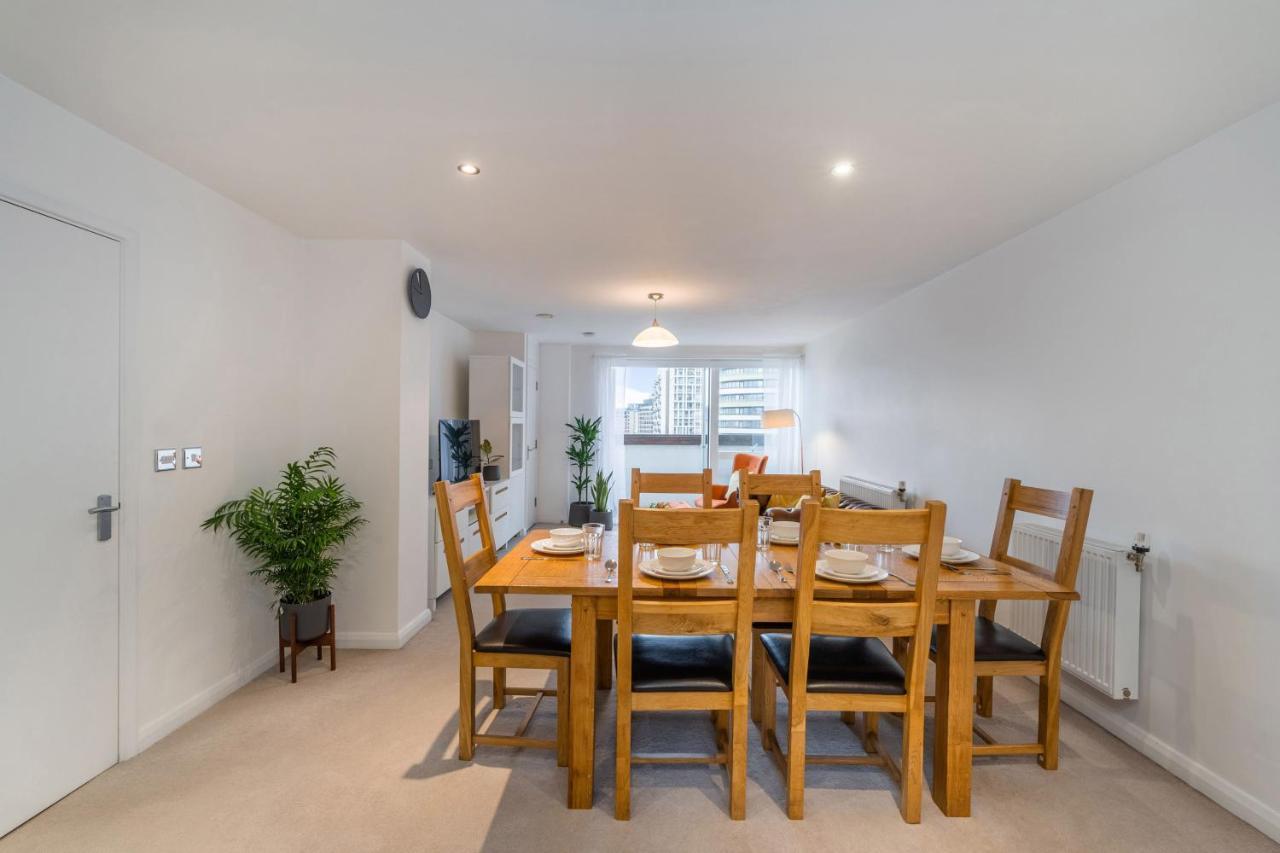 Apartamento Kensington Luxury Retreat: Spacious 2-bedroom With Prime Location *