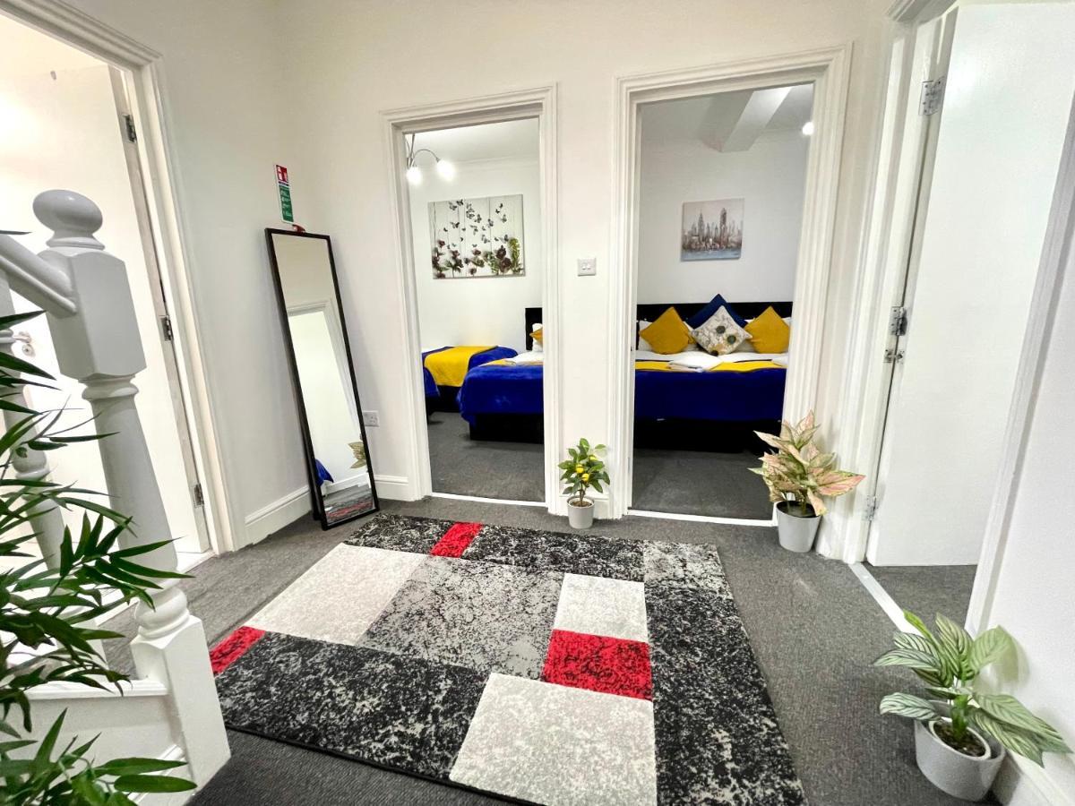 4 Bedrooms, 3 Bathrooms , Reception, Kitchen, Garden, Fullhouse * London