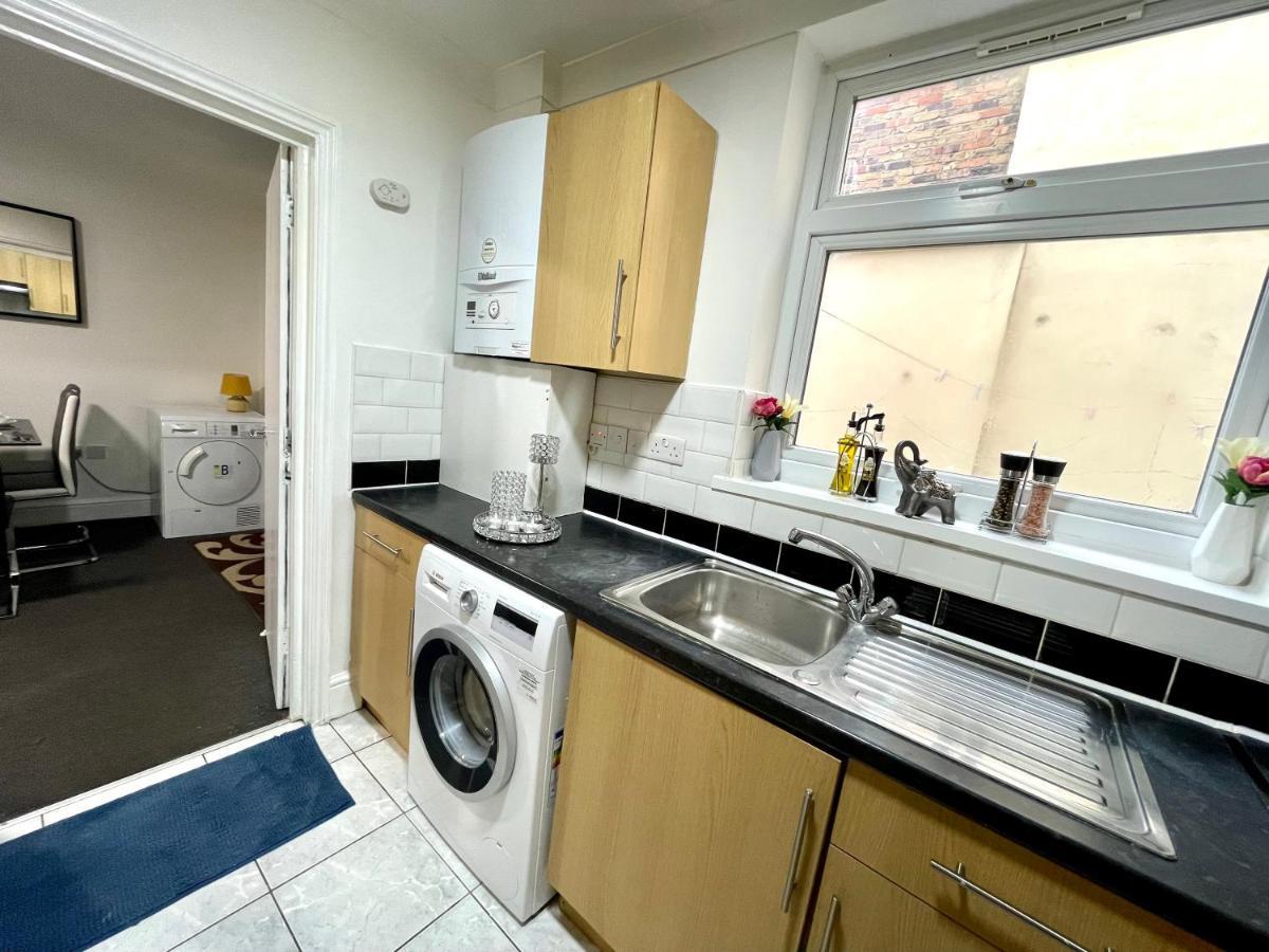 4 Bedrooms, 3 Bathrooms , Reception, Kitchen, Garden, Fullhouse London