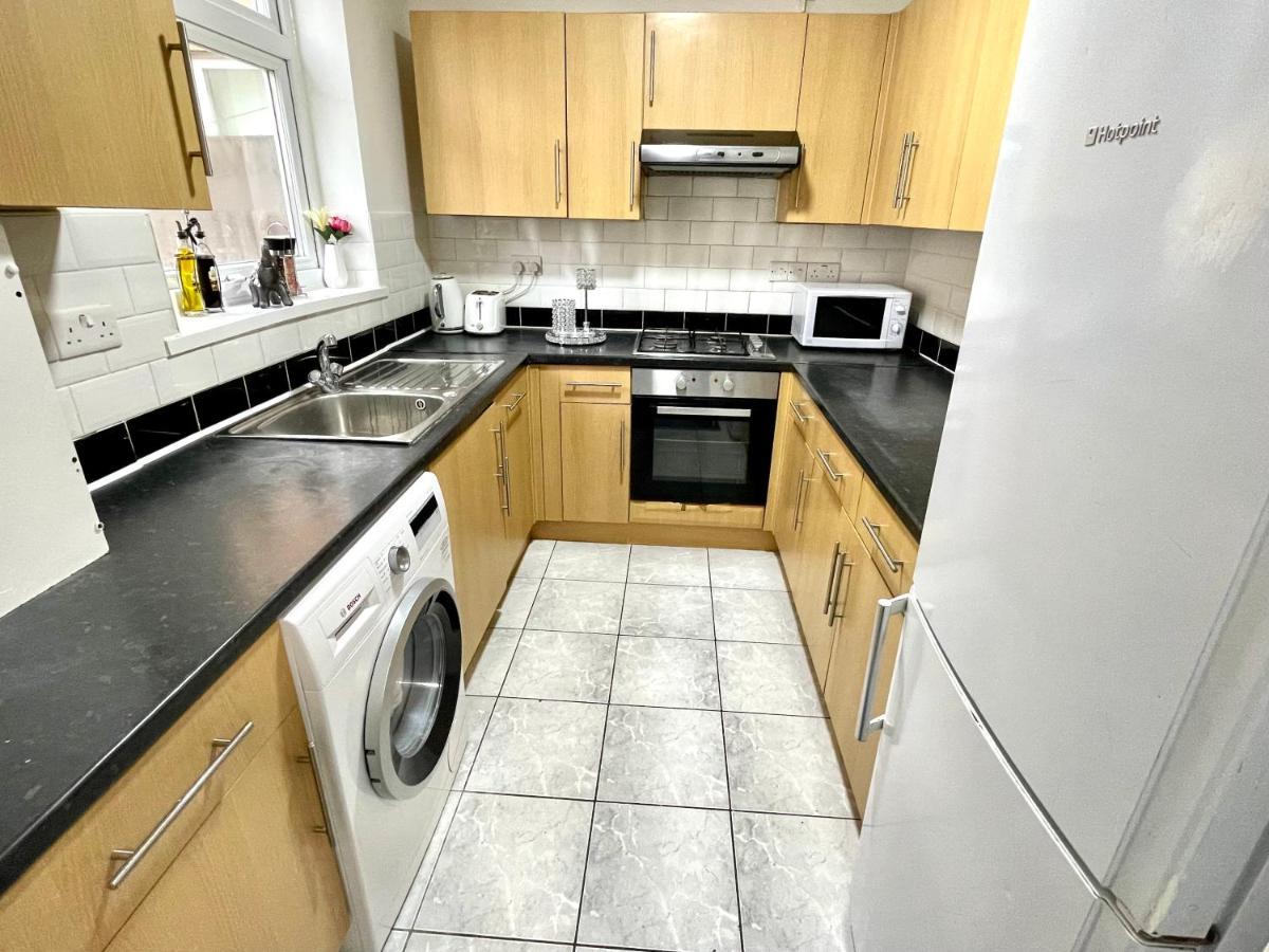 Ferienhaus 4 Bedrooms, 3 Bathrooms , Reception, Kitchen, Garden, Fullhouse