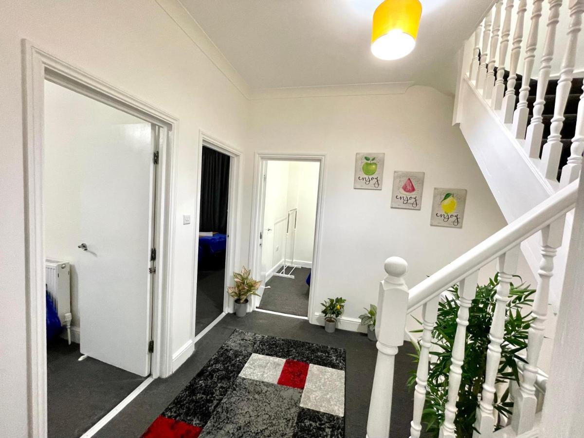 Ferienhaus 4 Bedrooms, 3 Bathrooms , Reception, Kitchen, Garden, Fullhouse London