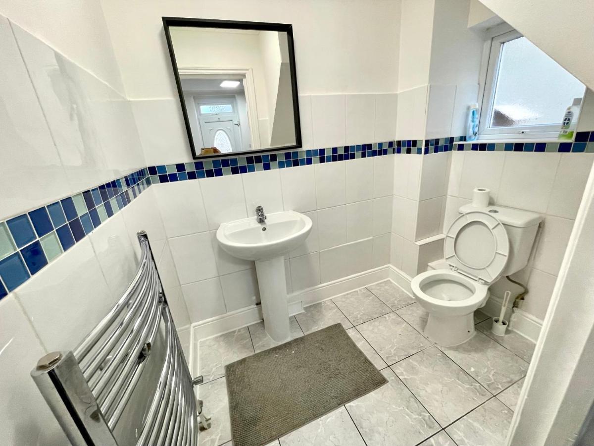 4 Bedrooms, 3 Bathrooms , Reception, Kitchen, Garden, Fullhouse London