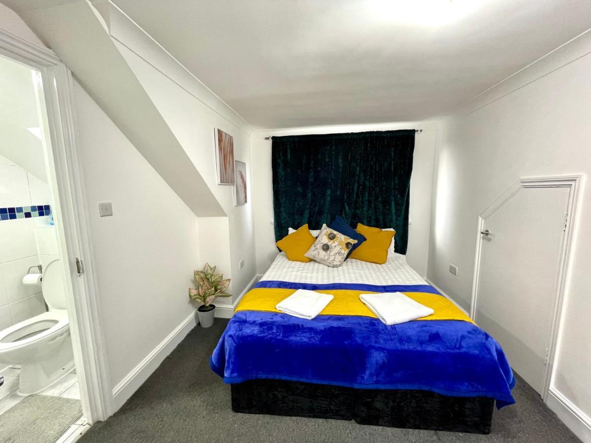 4 Bedrooms, 3 Bathrooms , Reception, Kitchen, Garden, Fullhouse * London