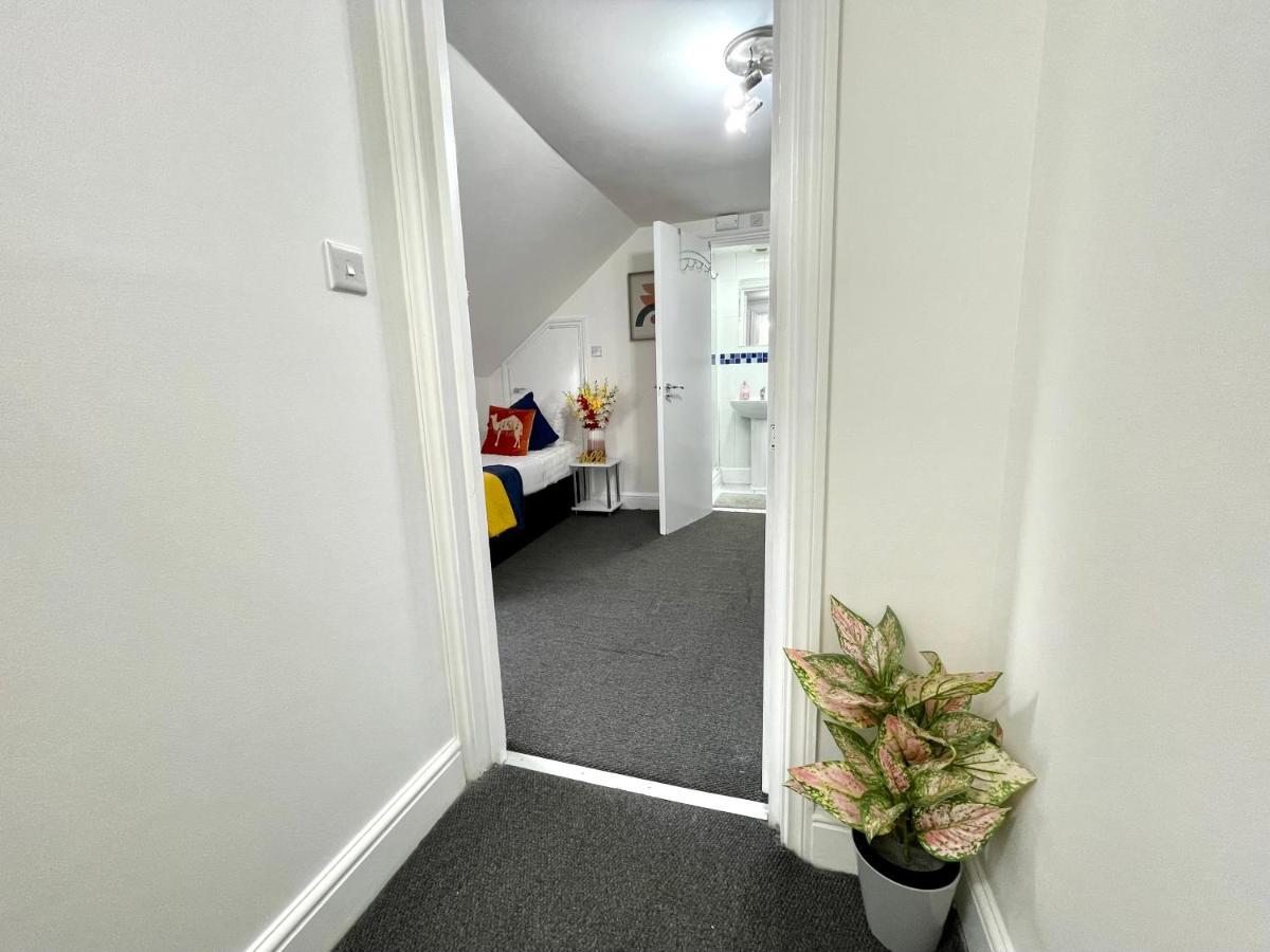 Ferienhaus 4 Bedrooms, 3 Bathrooms , Reception, Kitchen, Garden, Fullhouse *