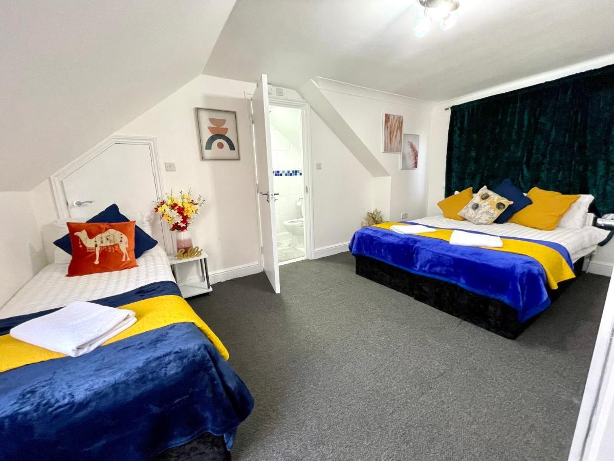 4 Bedrooms, 3 Bathrooms , Reception, Kitchen, Garden, Fullhouse Ferienhaus London