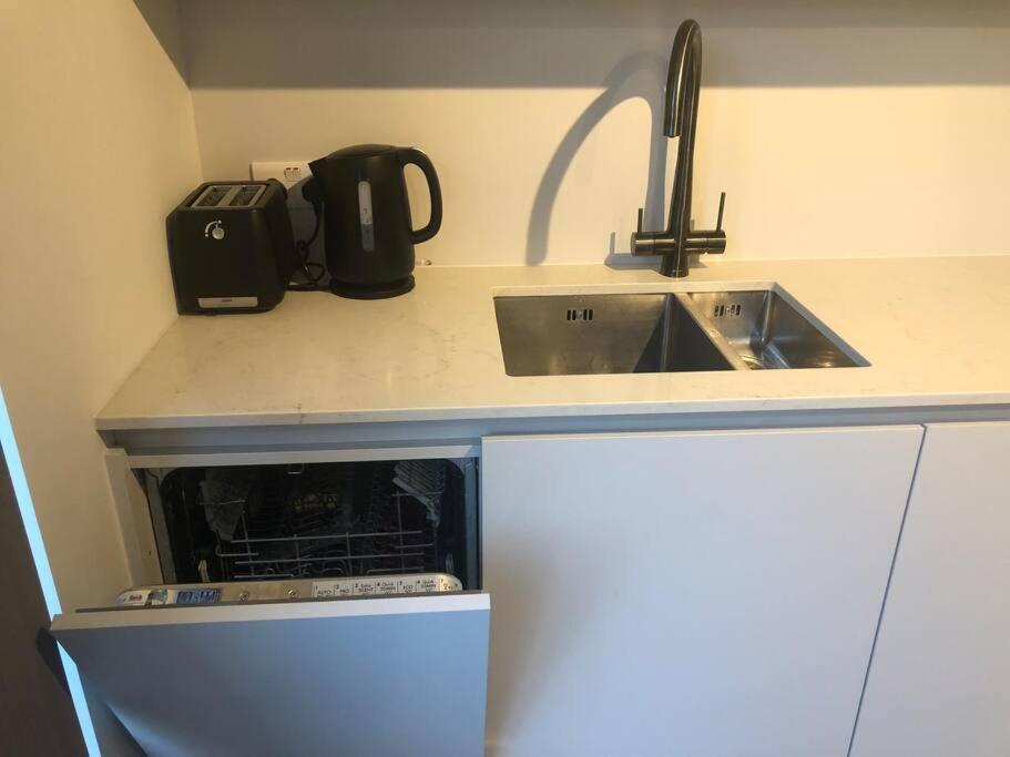 Brand New Studio Outhouse Putney Sw15 * Londres