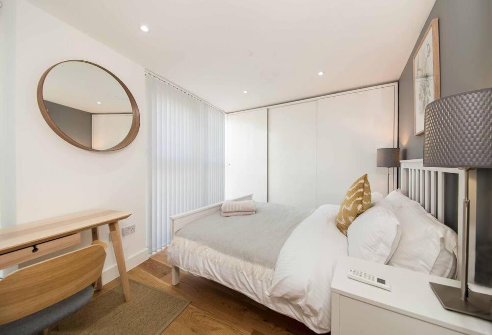 7 Borough - Spacious 2-bed, 2-bath In Prime Location Appartement Londres
