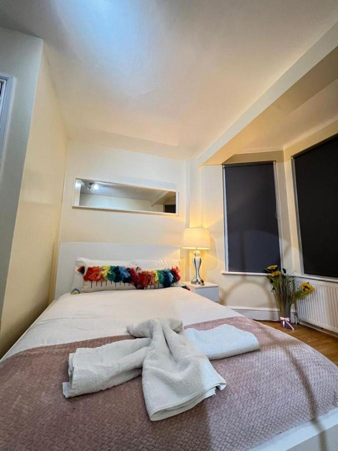 Comfy 2 Bedroom Flat Edgware Road * Londres