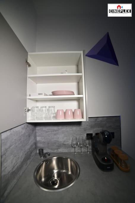 Cheerful 1bed Studio Flat With Netflix And Wi-fi By Cineplex Short Lets & Serviced Appartement Londres