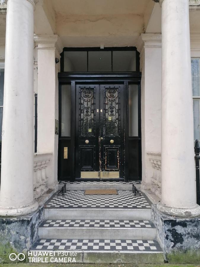 Apartment Westbourne Terrace London