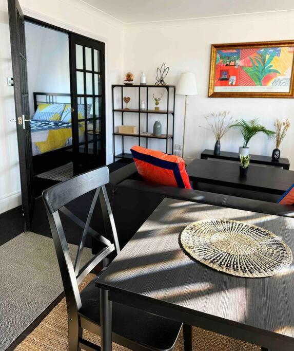 Apartment - Yvonne London