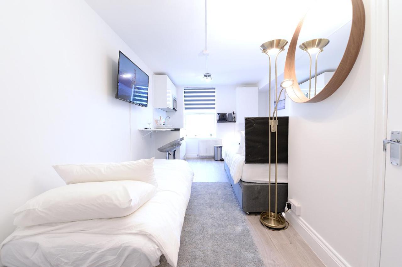Very Close To Line Underground Shepherds Bush And Westfield Newly Refurbished Londres