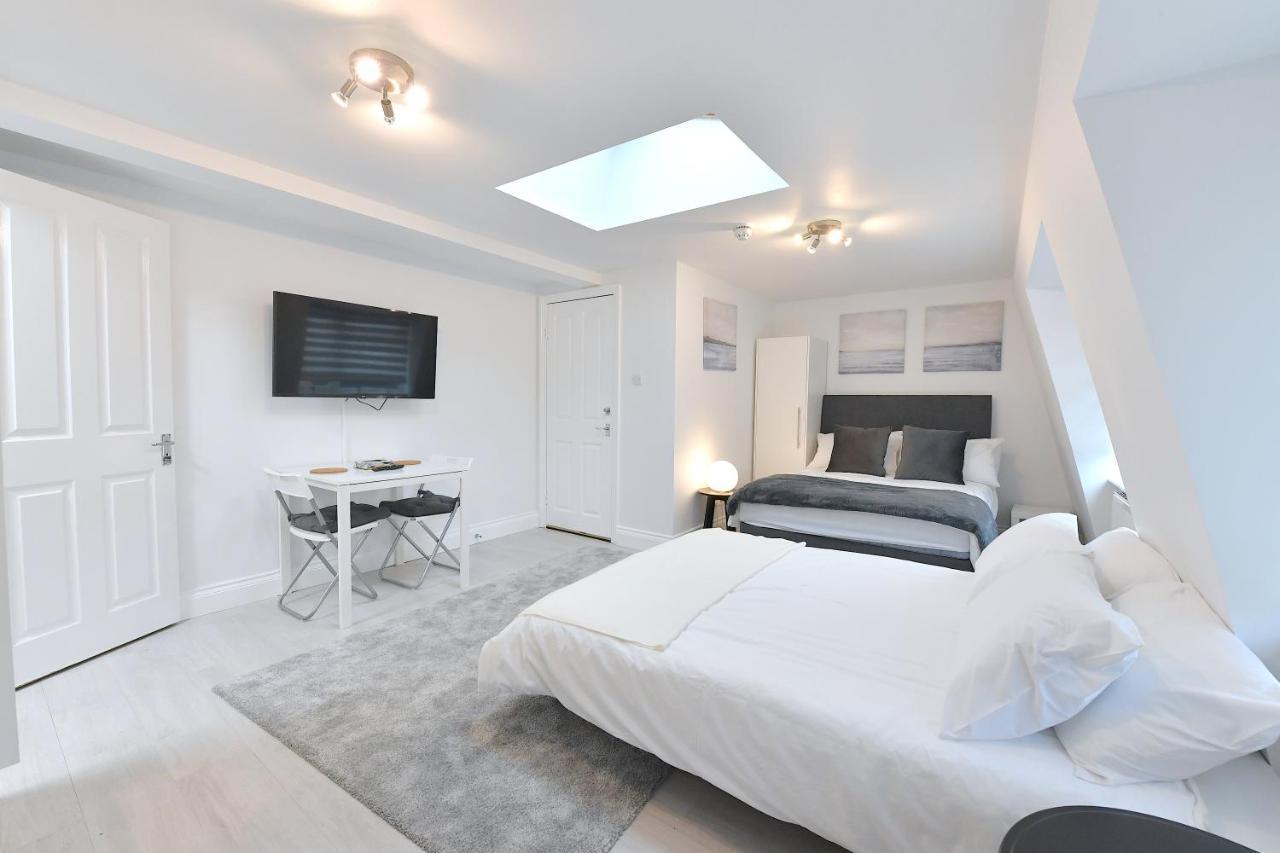 Very Close To Line Underground Shepherds Bush And Westfield Newly Refurbished Londres