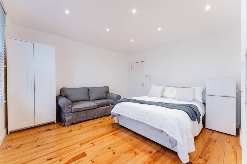 Your Lovely Studio Flat- West3 *