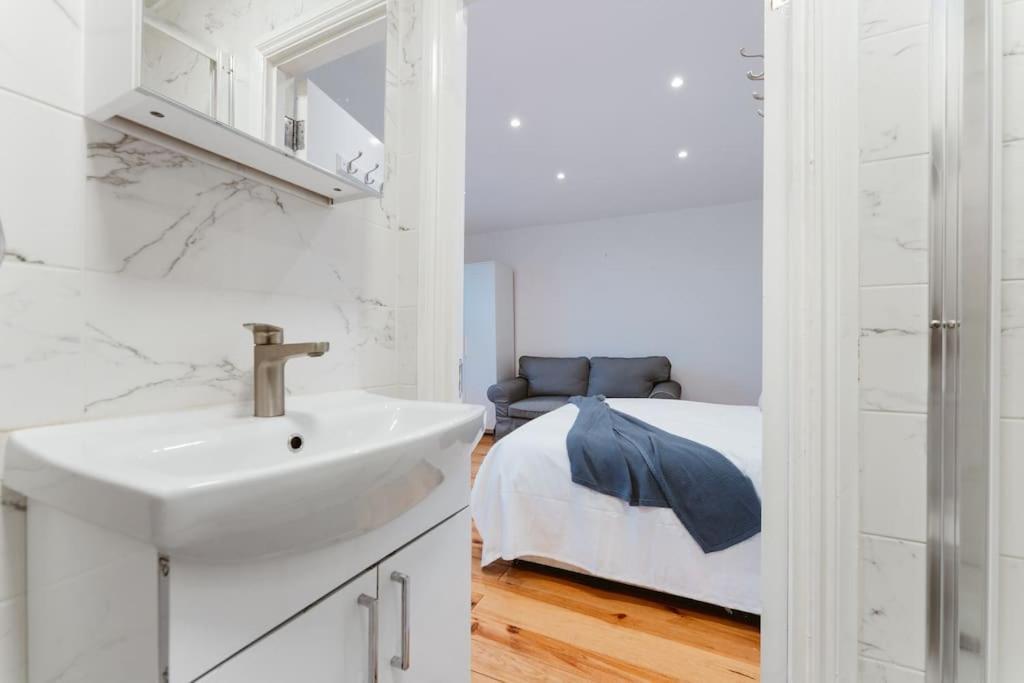Your Lovely Studio Flat- West3 *