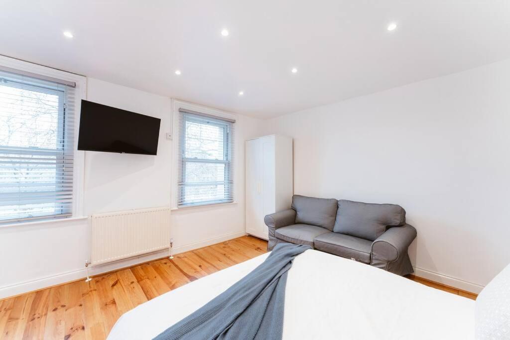 Your Lovely Studio Flat- West3