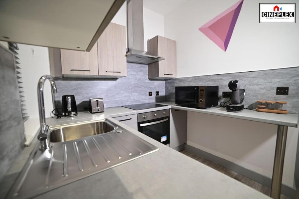 Cheerful 1bed Studio Flat With Netflix And Wi-fi By Cineplex Short Lets & Serviced Appartement *