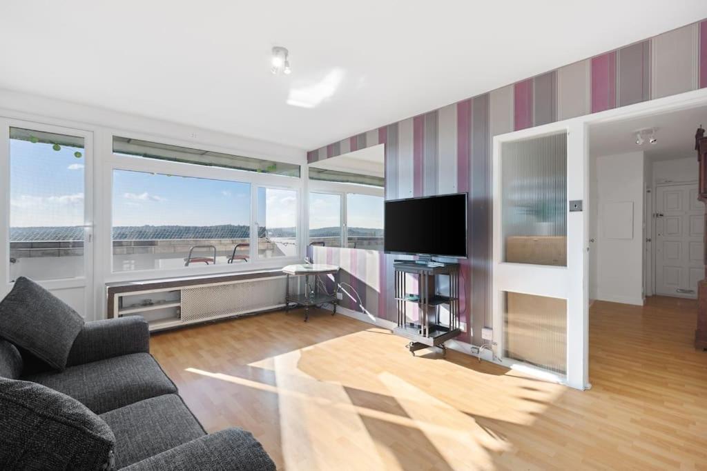 Beautiful Richmond Park Views &