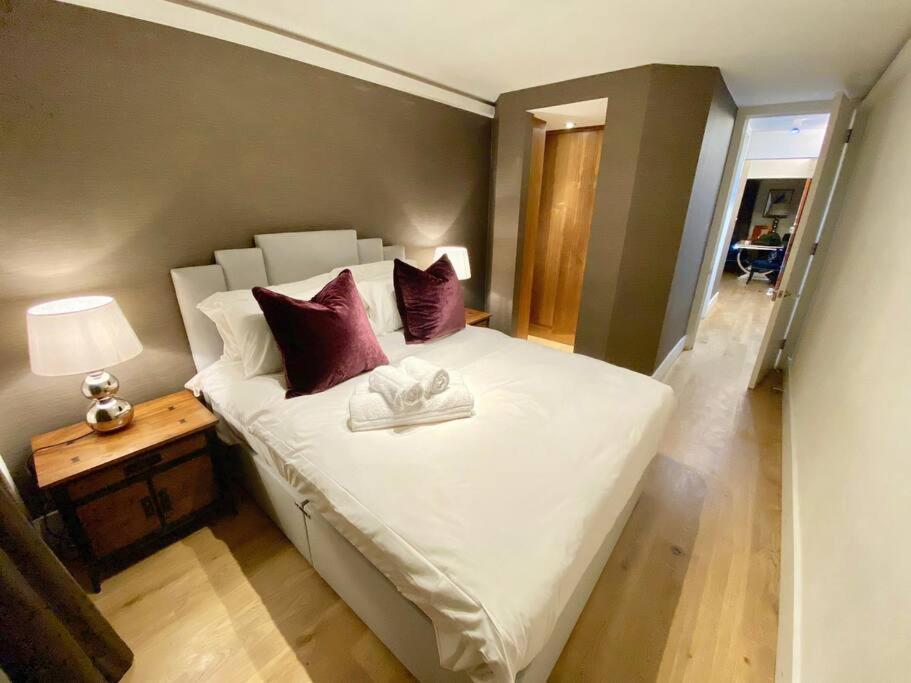 Knightsbridge Opposite Harrods Large Self Contained 1 Bedroom Apartamento Londres