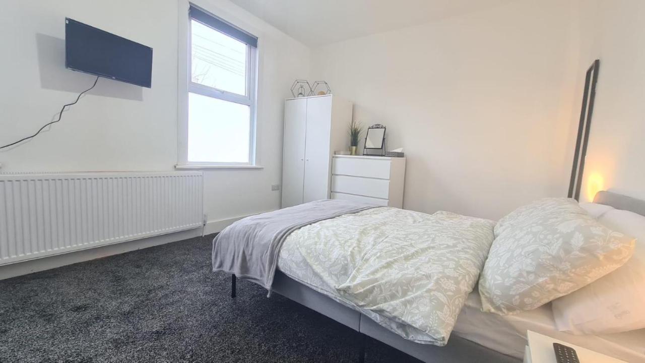 Spacious Private In Manor Park *