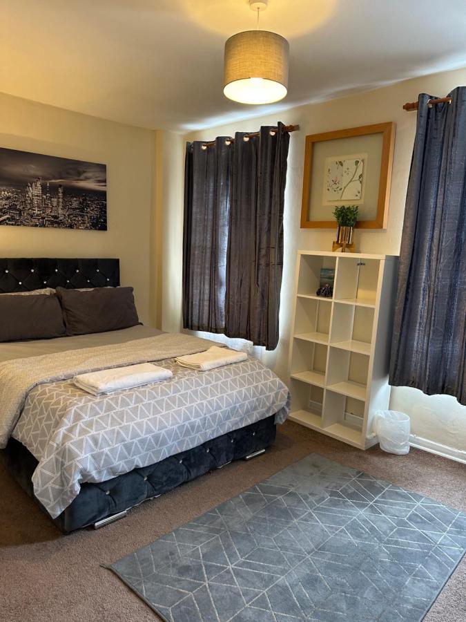 Amazing And Lovely 2- Bedroom First Floor Flat Apartment London