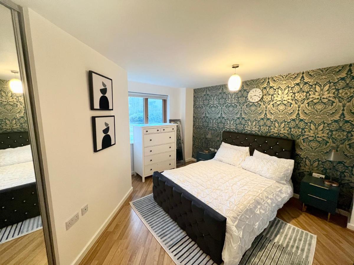 2 Bedroom Near Olympic Park With Free Parking