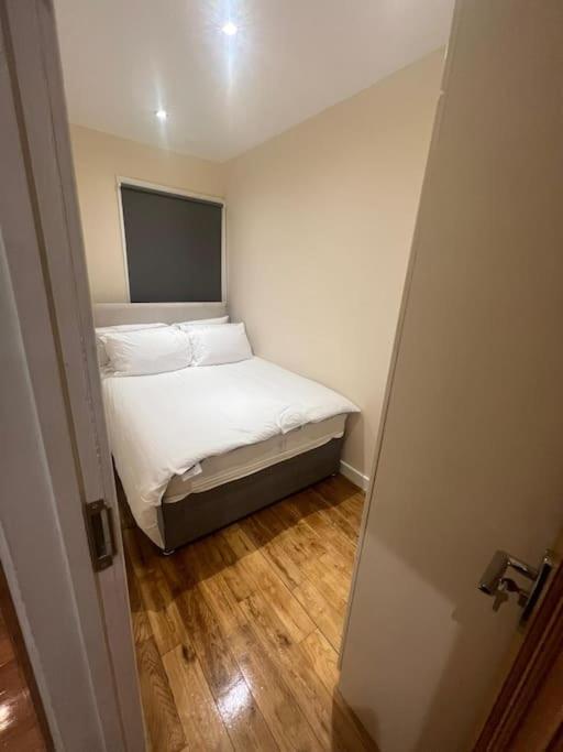 Apartment 2 Bedroom Apartment,chester Road N17 *