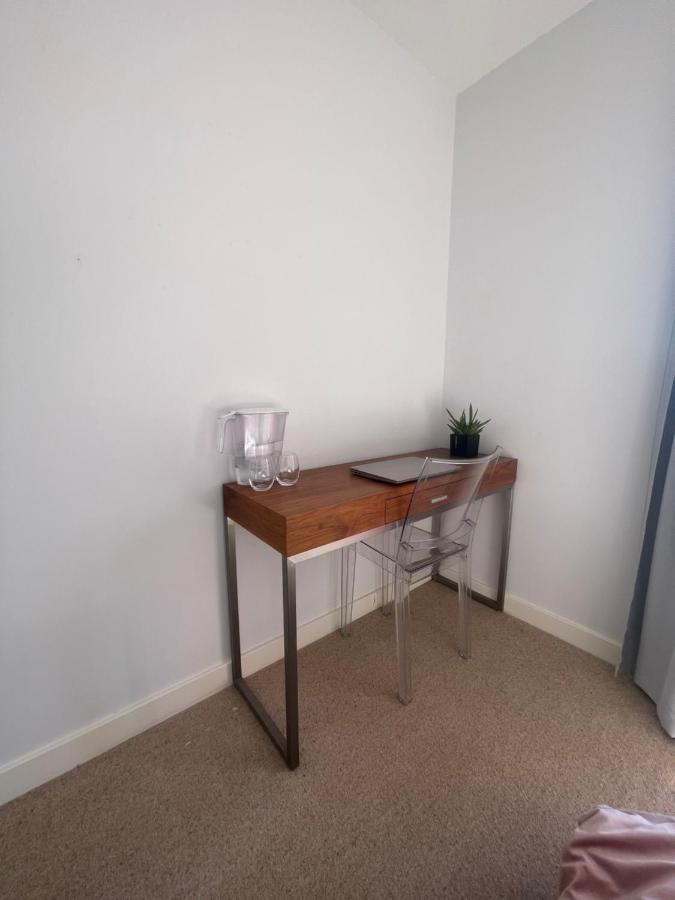Bright Spacious En-suite W/ Views - 8min From Bridge! Habitación en casa particular