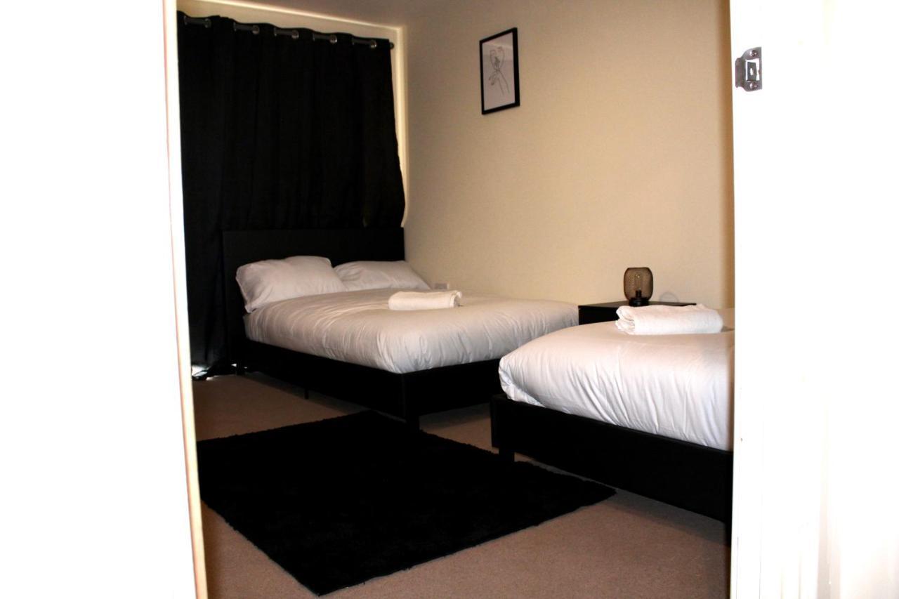 Glamorous Two Bed Flat Apartment London