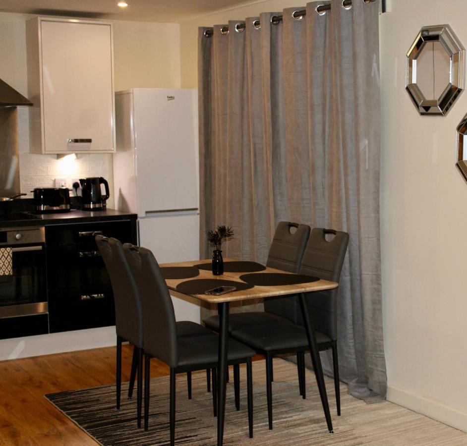 Glamorous Two Bed Flat London