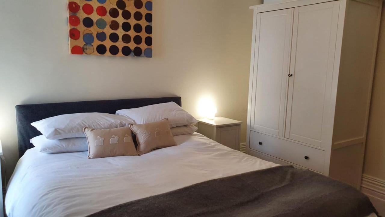 Spacious Central 2 Bedroom Mansion Block Londres