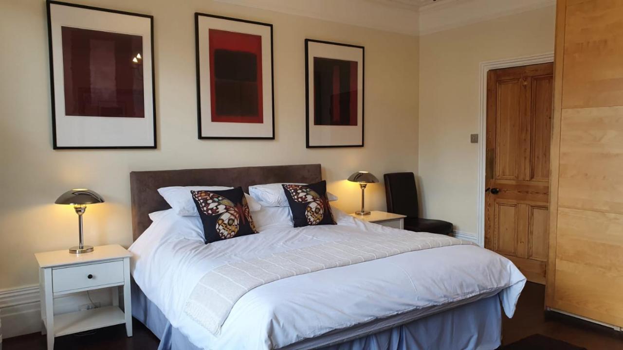 Spacious Central 2 Bedroom Mansion Block