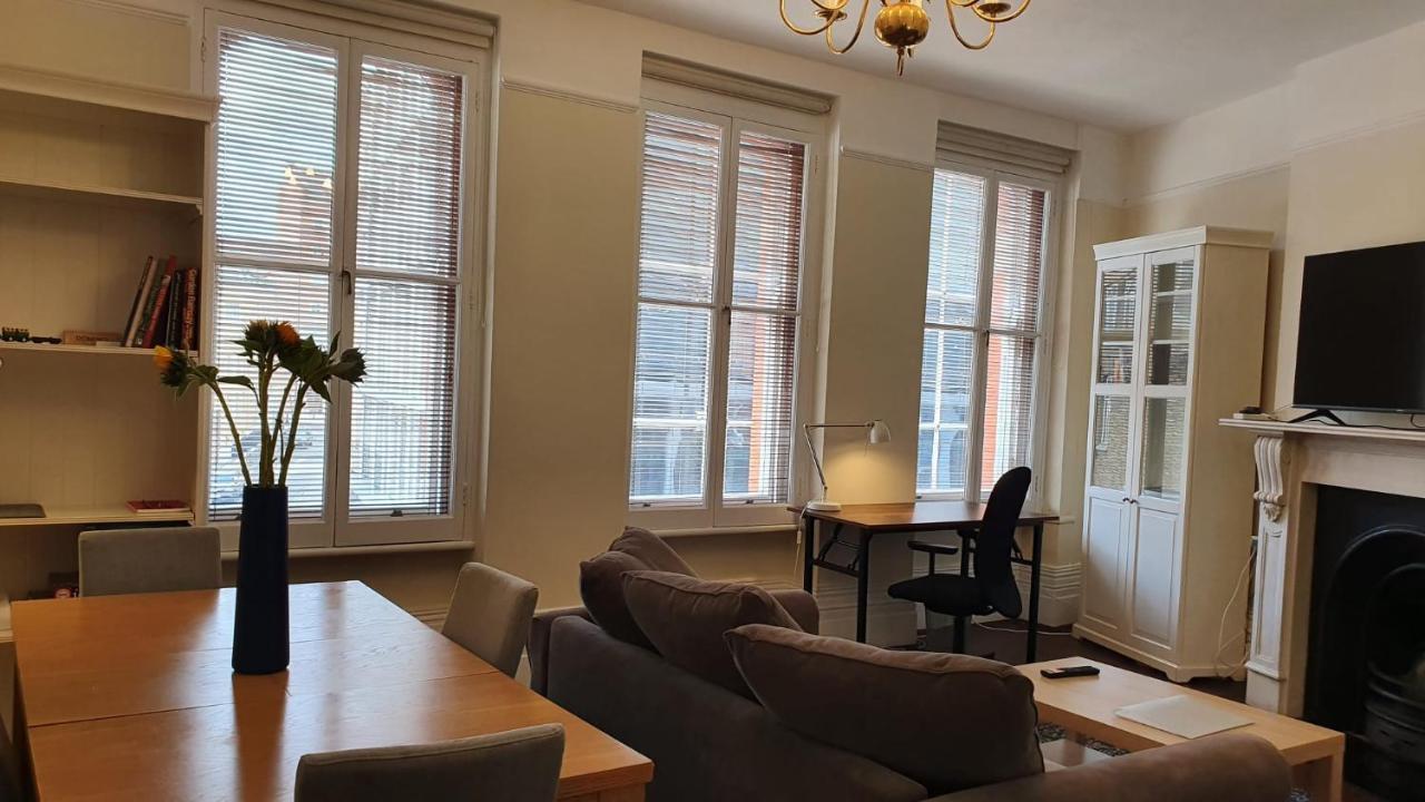 Spacious Central 2 Bedroom Mansion Block