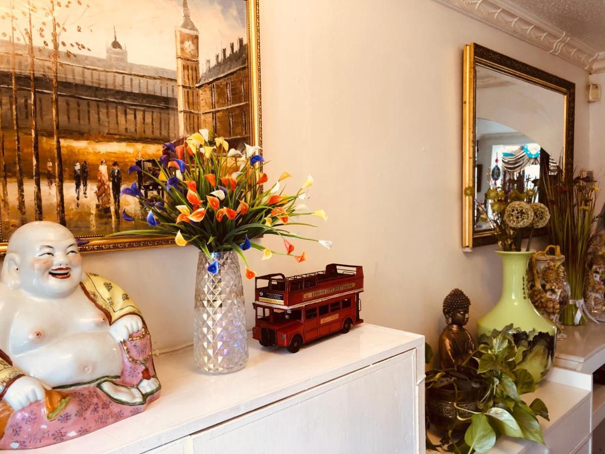 Cheerful 4 Bedroom House With Garden Free Parking Casa de férias Londres