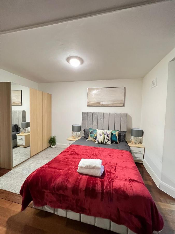 Lovely Studio Flat Cromwell Road London