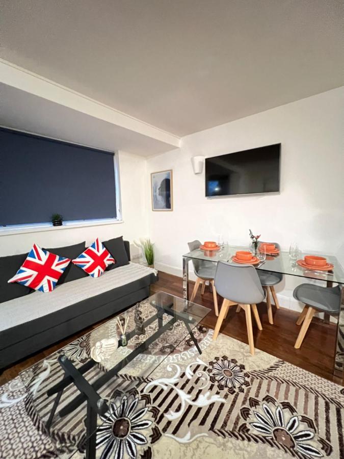 Lovely Studio Flat Cromwell Road * London