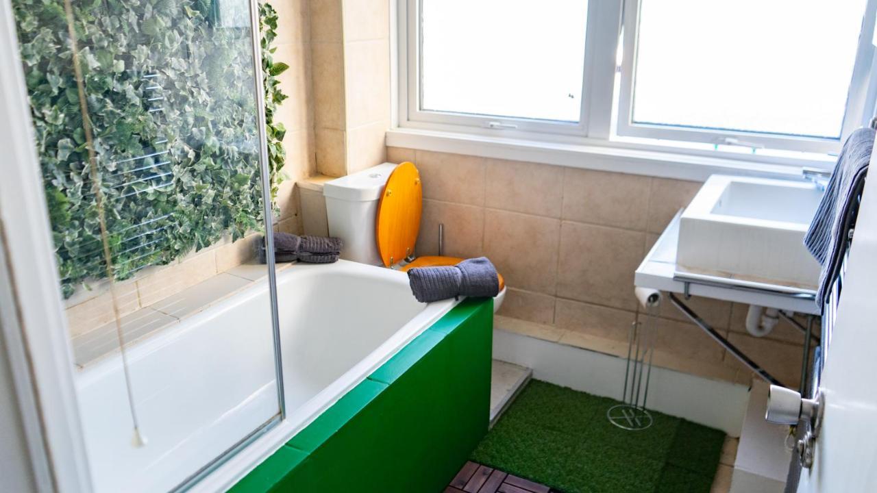 Apartamento Large Modern 3 Bedrooms House With Patio/terrace Londres