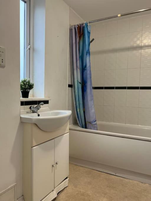 New Build 2 Bed Flat, Apartamento