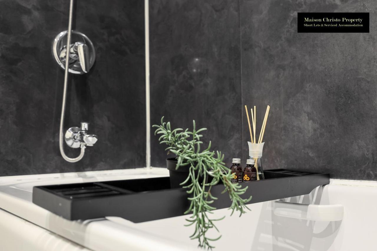 Apartment Weekly Or Monthly Stays, London, Canary Wharf - Sleeps 6- 2bedroom, Free Parking, Serviced By Maison Christo