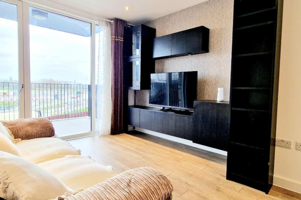 - Stunning Riverside Apartment