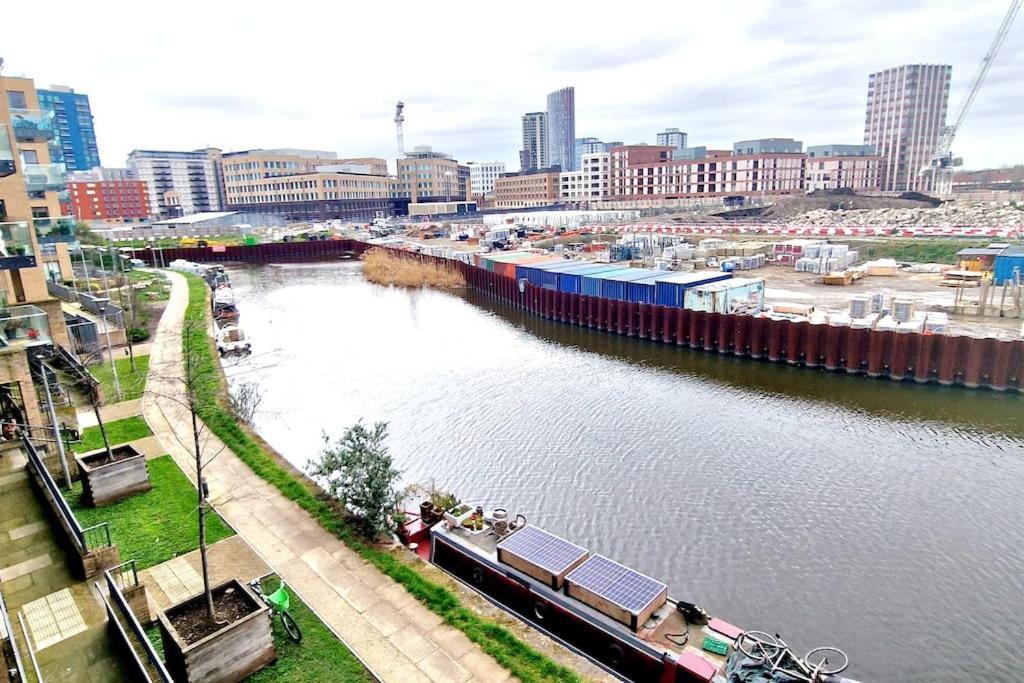 - Stunning Riverside Apartment *