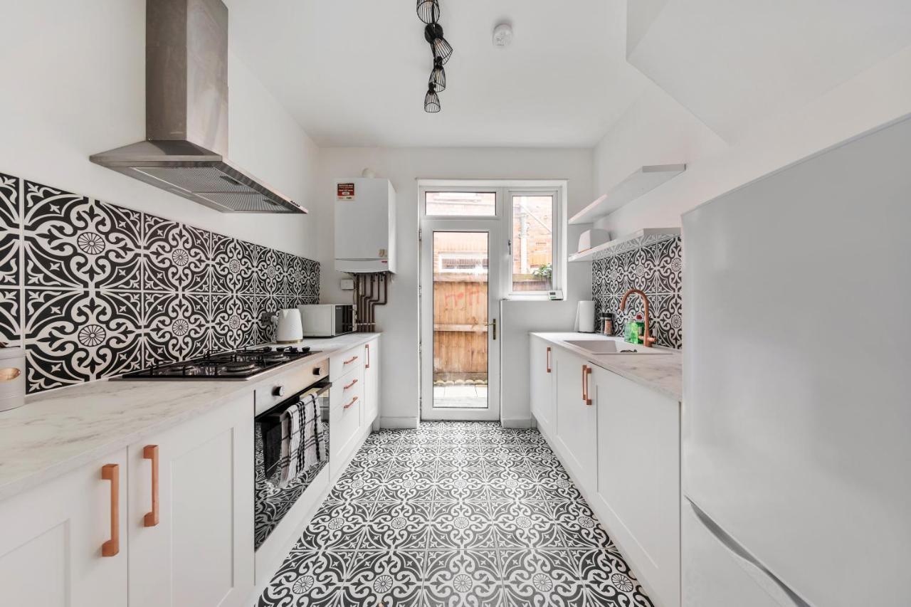 Beautifully Modern 2-bed W/garden Apartamento Londres