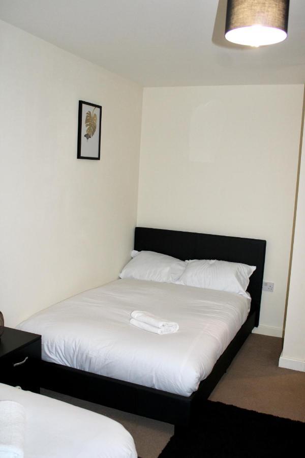 Apartment Glamorous Two Bed Flat London