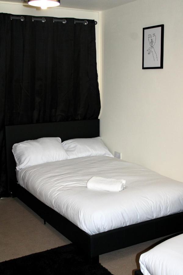 Apartment Glamorous Two Bed Flat London