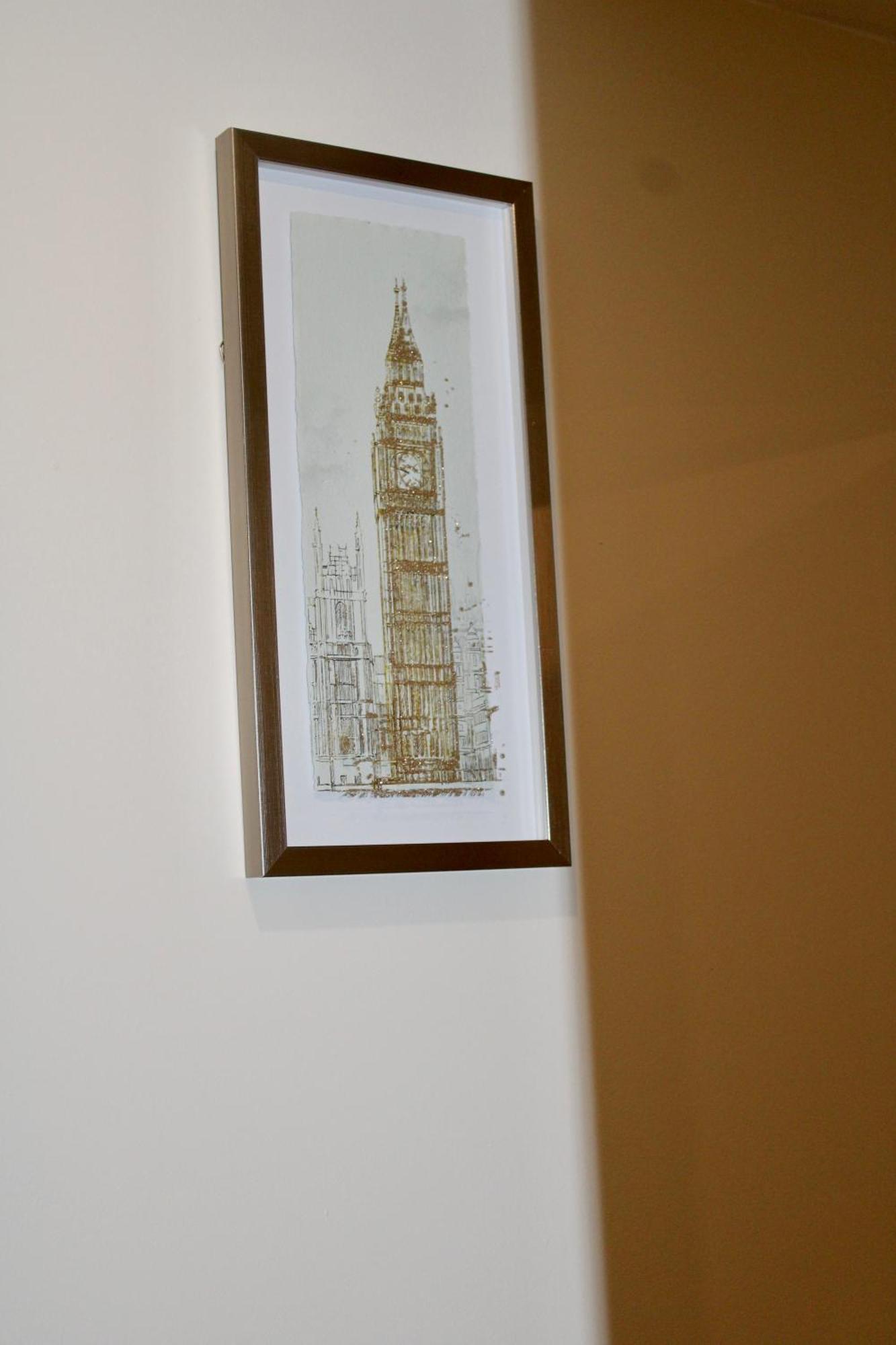 Glamorous Two Bed Flat London