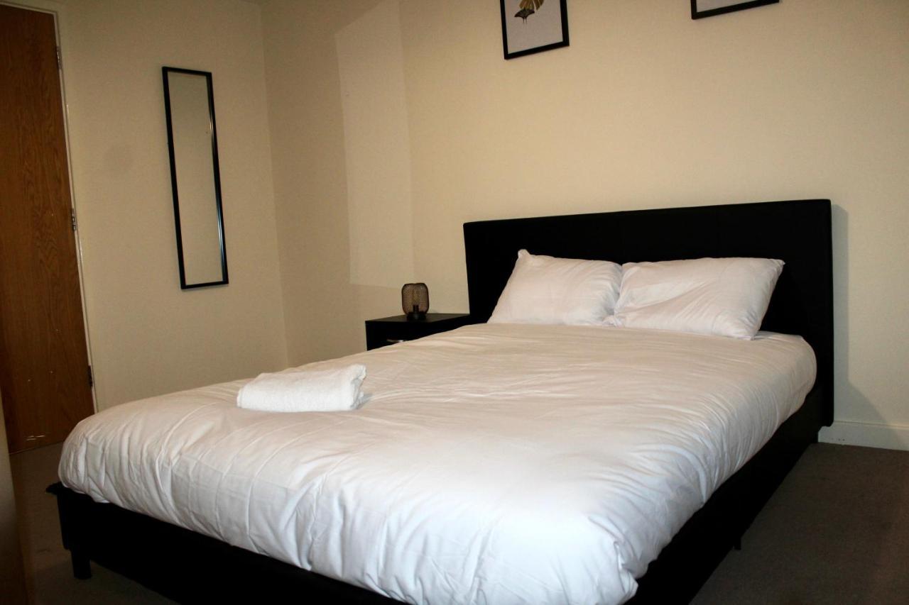 Glamorous Two Bed Flat Apartment London