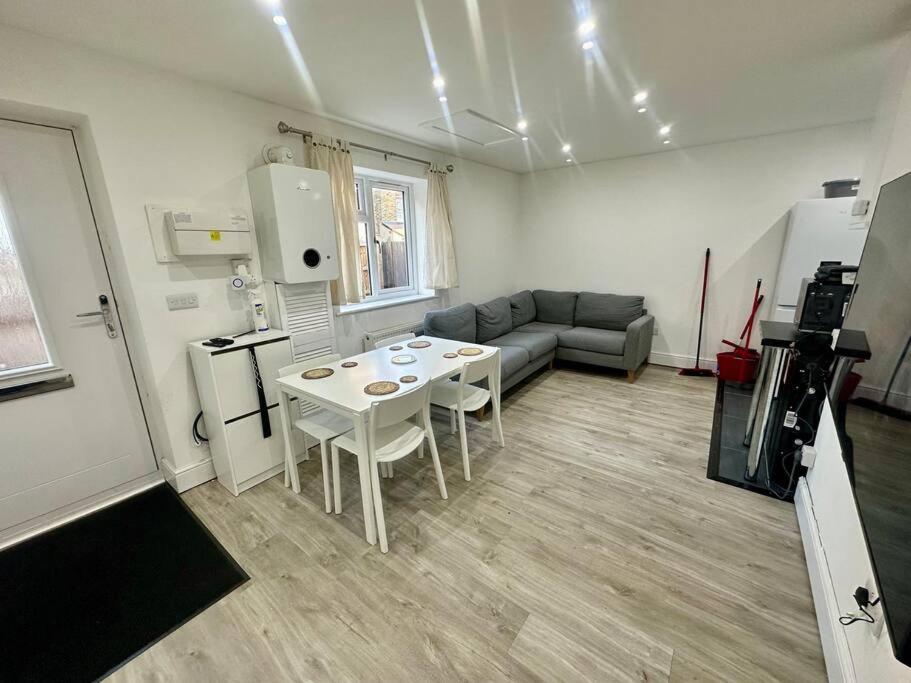 Holiday home 2 Bedroom House,brownhillrd Se6 London