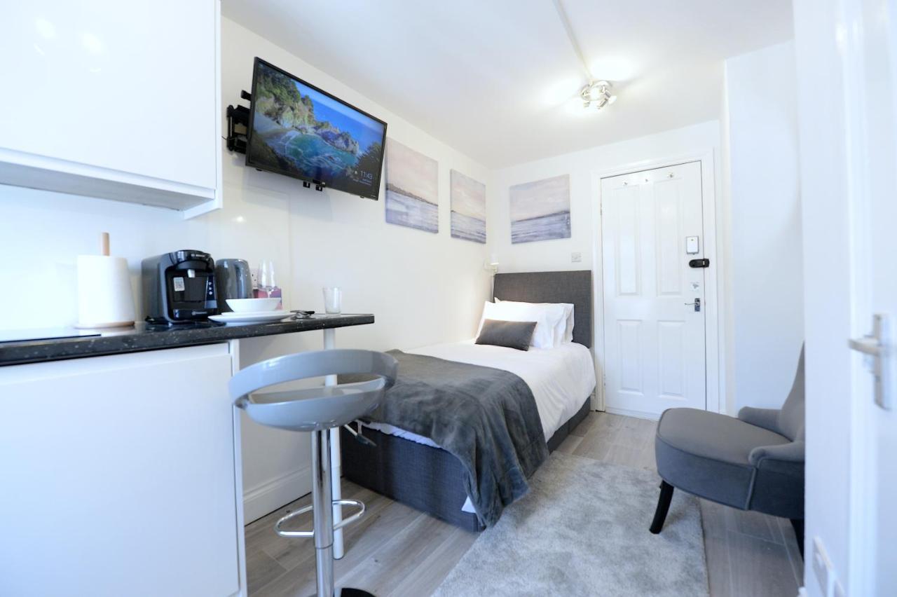 Very Close To Line Underground Shepherds Bush And Westfield Newly Refurbished * Londres