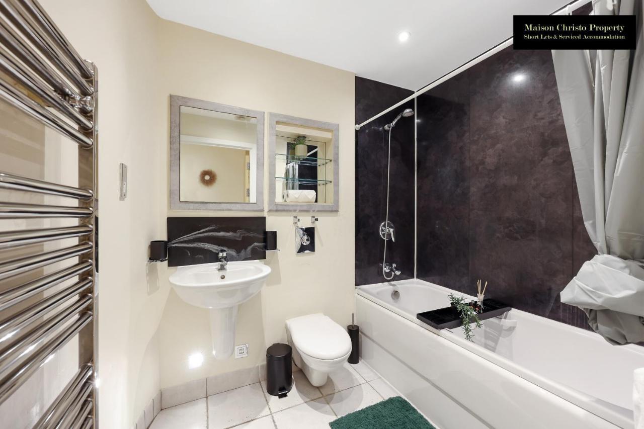 Weekly Or Monthly Stays, London, Canary Wharf - Sleeps 6- 2bedroom, Free Parking, Serviced By Maison Christo * London