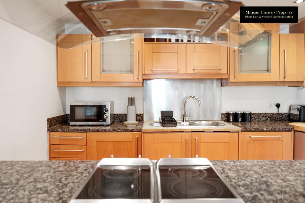 Weekly Or Monthly Stays, London, Canary Wharf - Sleeps 6- 2bedroom, Free Parking, Serviced By Maison Christo London